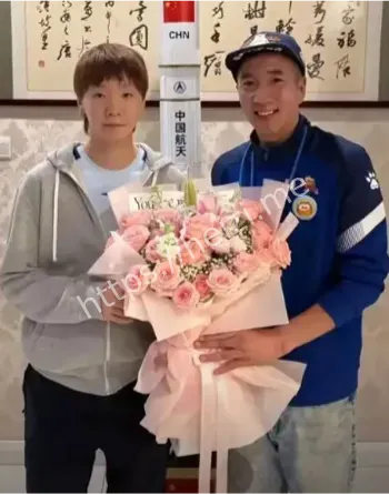 王曼昱父亲卖肉夹馍奥运冠军故事